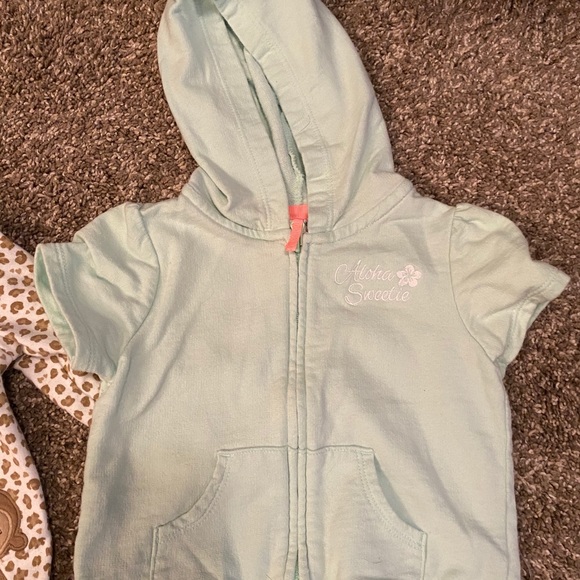 Jackets 🧥 - Picture 2 of 3